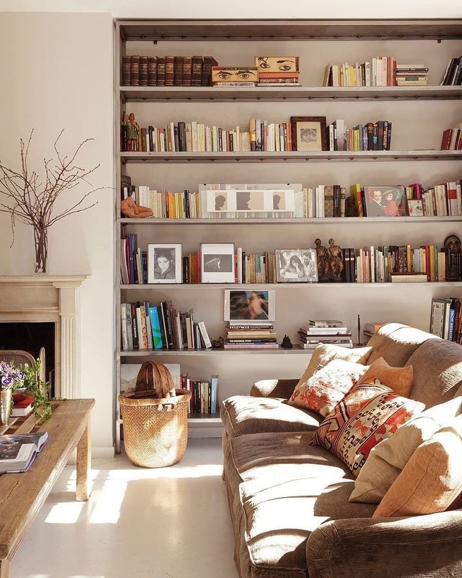 Книжные полки в интерьере