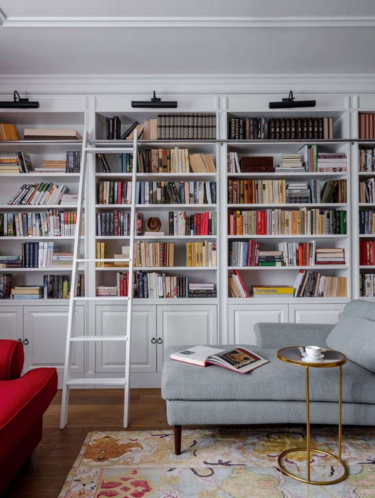 Интерьер с книжными полками