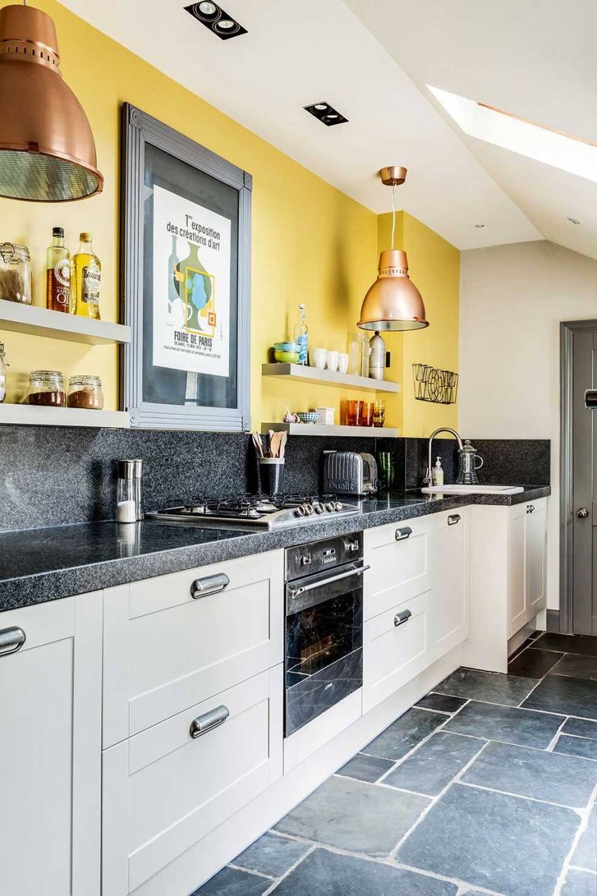 Кухня с желтыми фасадами