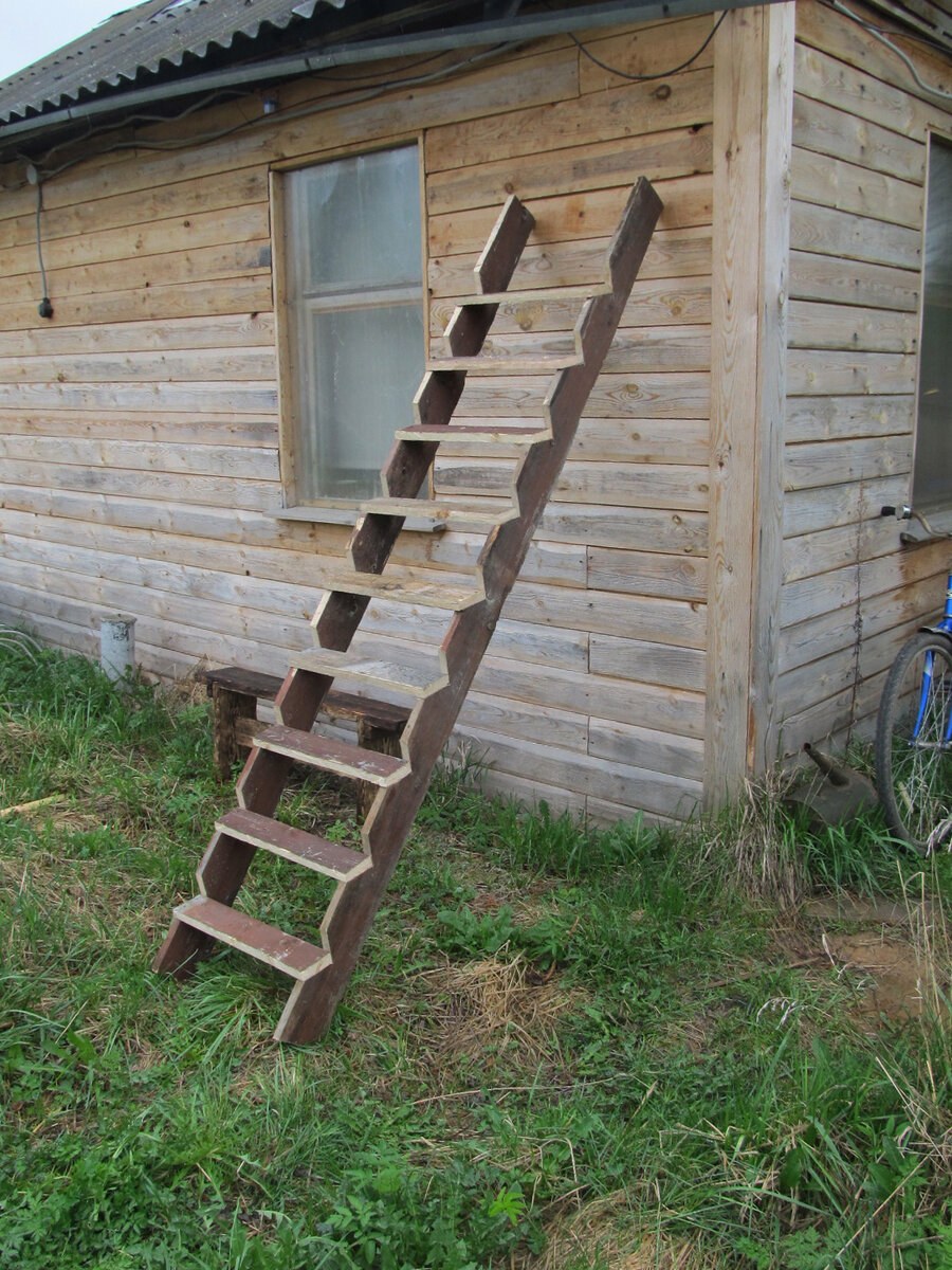 Лестница на даче