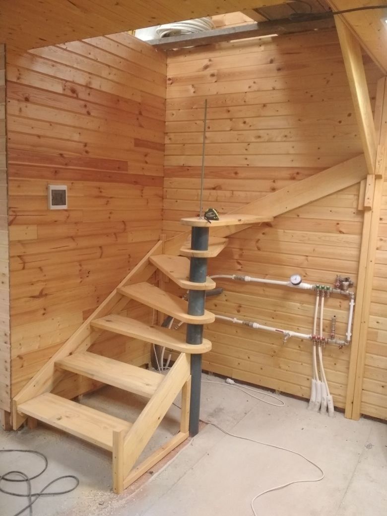 Винтовая лестница для дачи