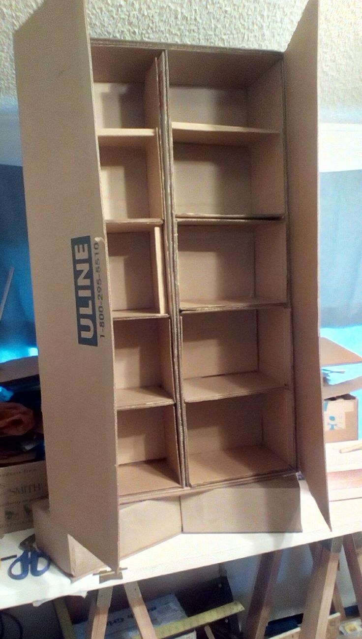 Шкаф из картонной коробки