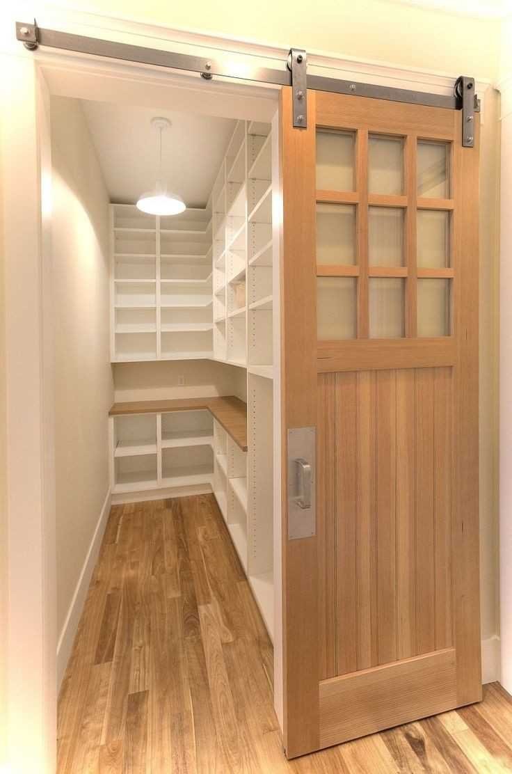 Маленький гардероб