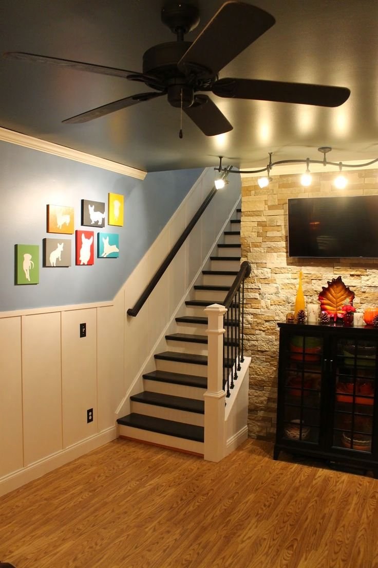 Лестница в цокольный этаж в частном доме