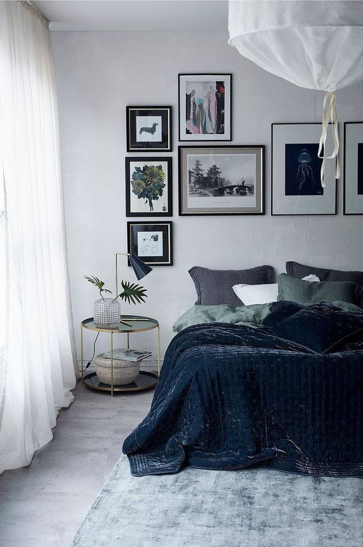 Декор пустой стены в спальне