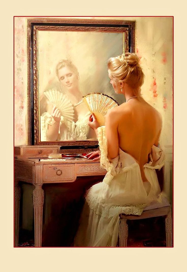 Женщина передхеркалом