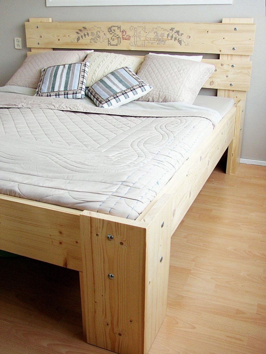 Деревянный каркас кровати