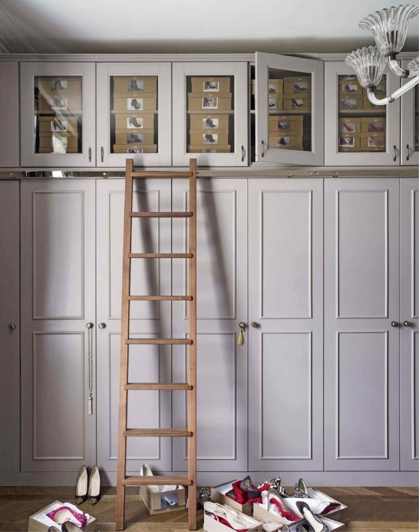 Гардеробная с высокими потолками