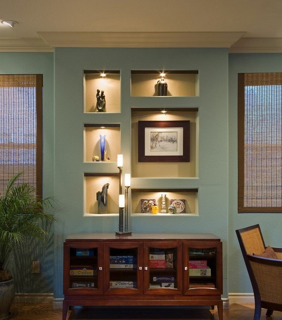 Стеллаж встроенный в стену