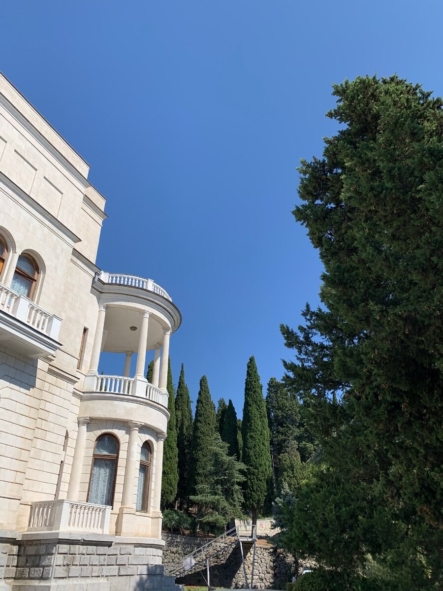 Артек Лазурный белая дача