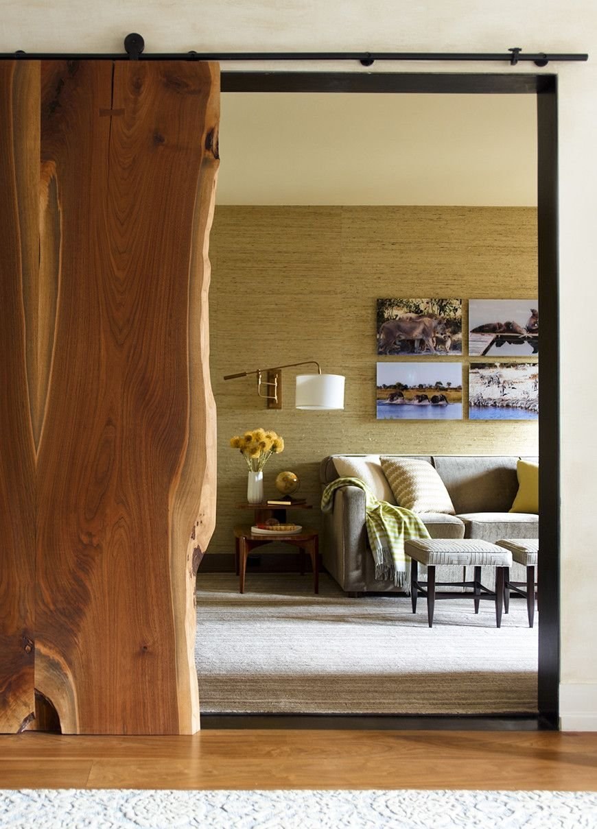 Дверь из слэба дерева