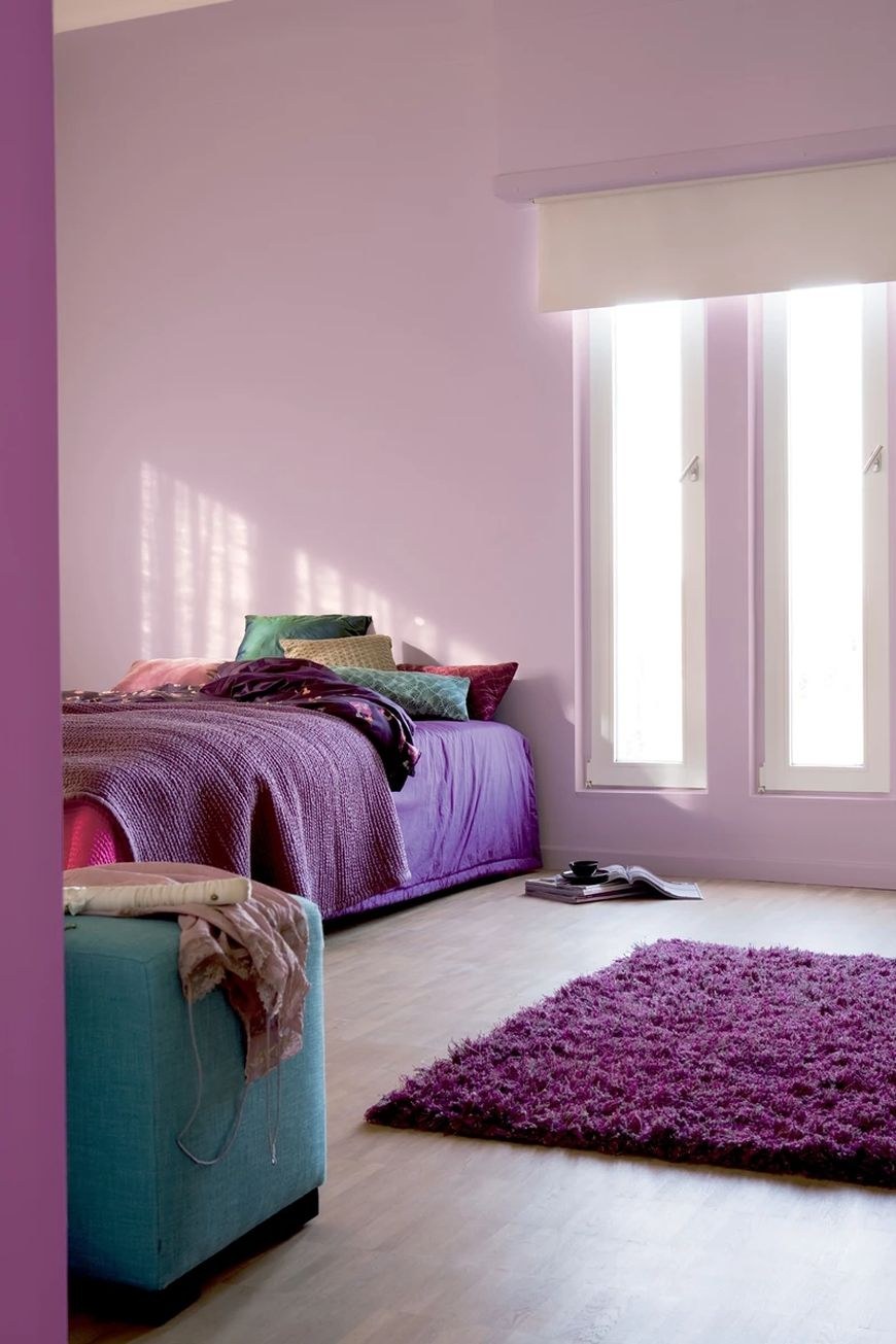 Бледно сиреневые стены