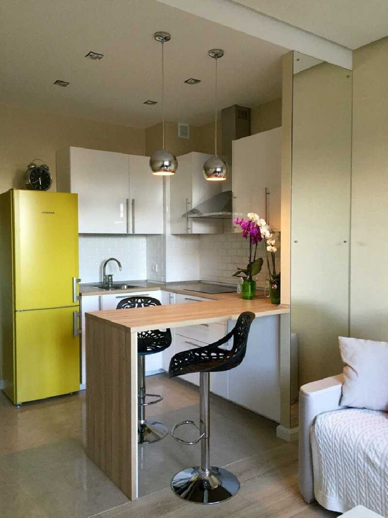 Кухня в маленькой квартире студии