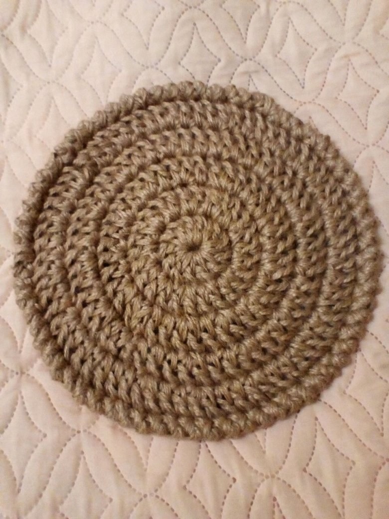 Круглый коврик из джута