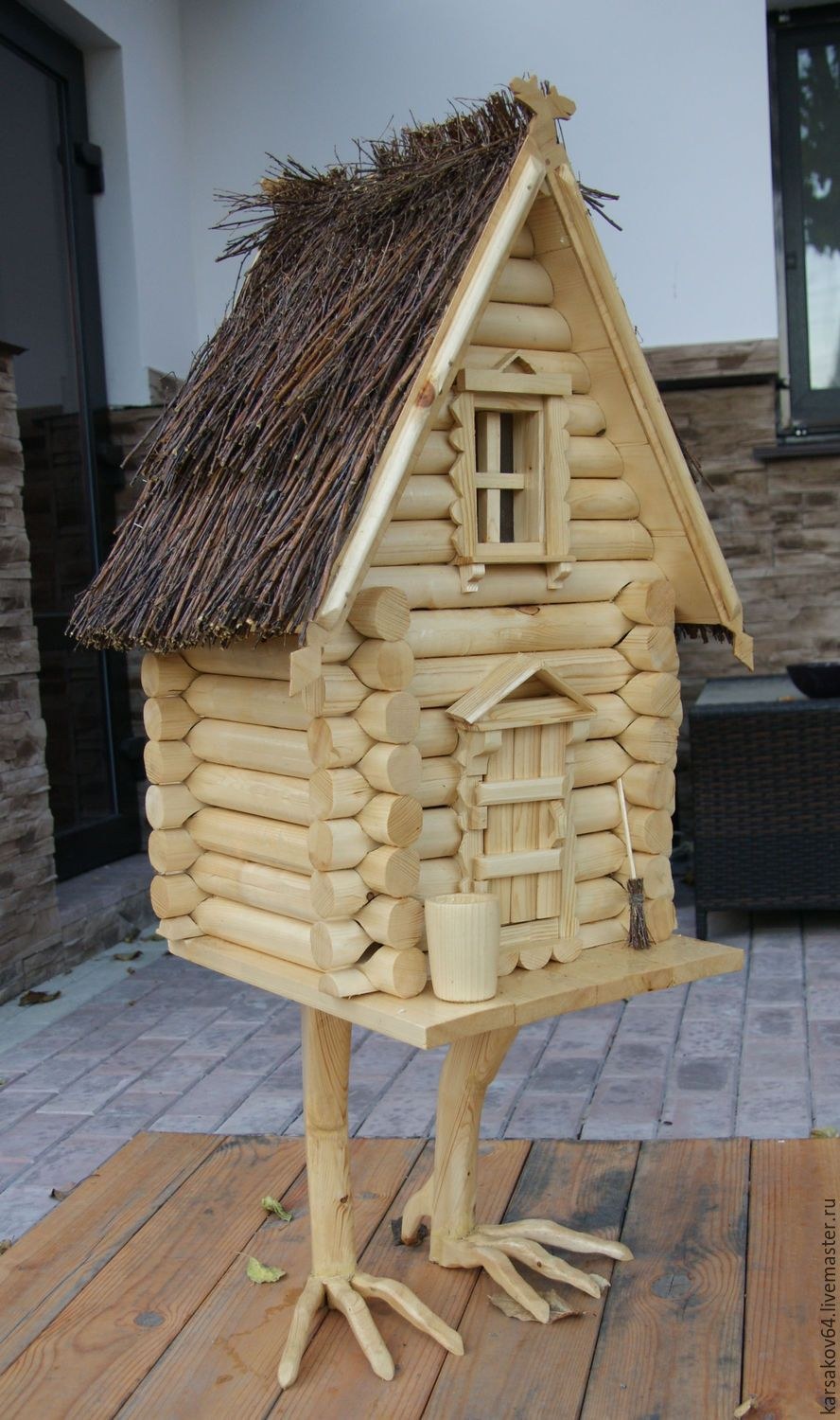 Деревянная избушка для сада