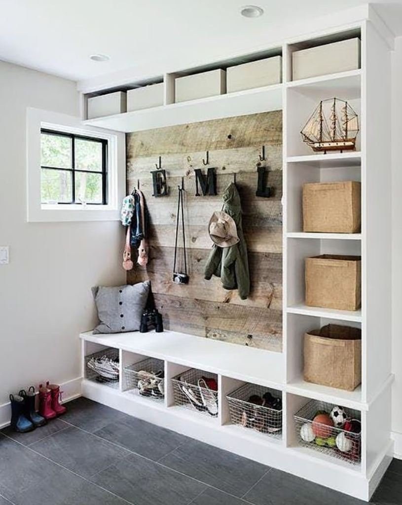 Стеллаж в коридор