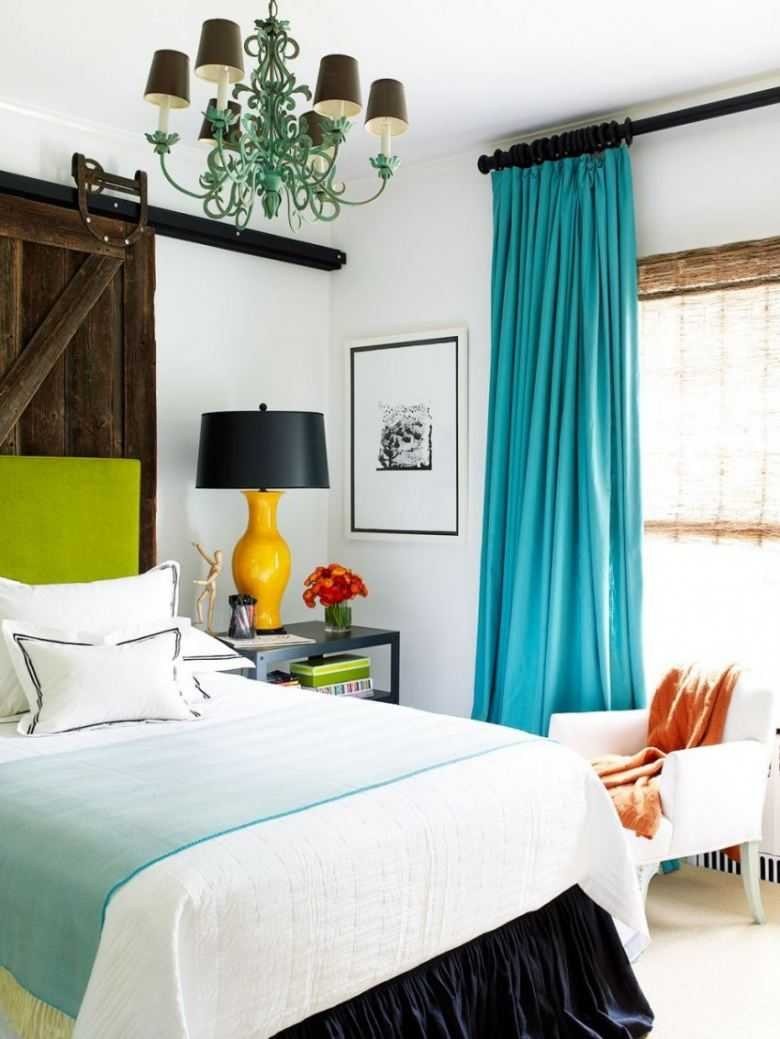 Бирюзовые шторы в интерьере