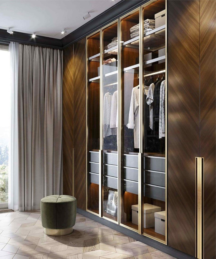 Стильный встроенный шкаф