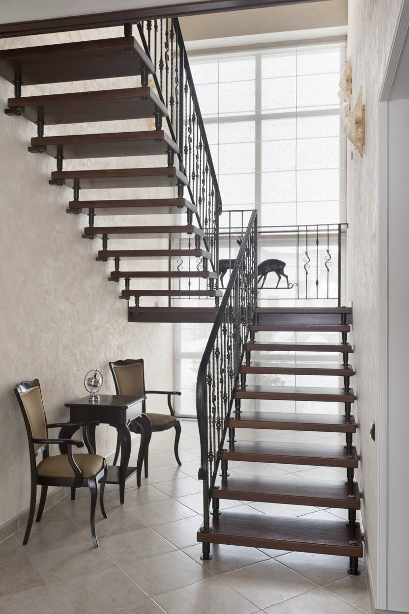 Лестница на больцах