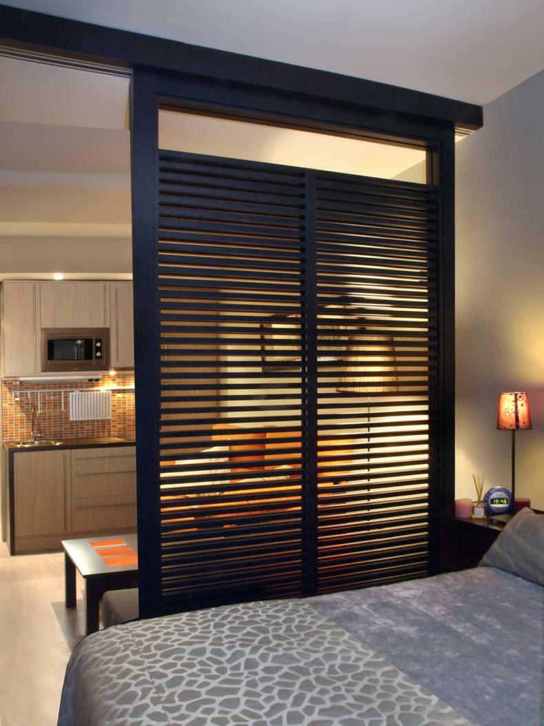 Перегородка в комнате раздвижная