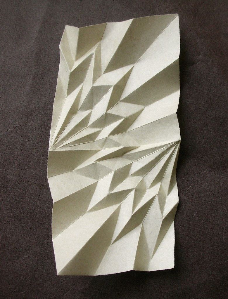 Бумажная пластика