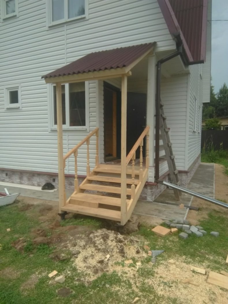 Крыльцо для дачи из дерева