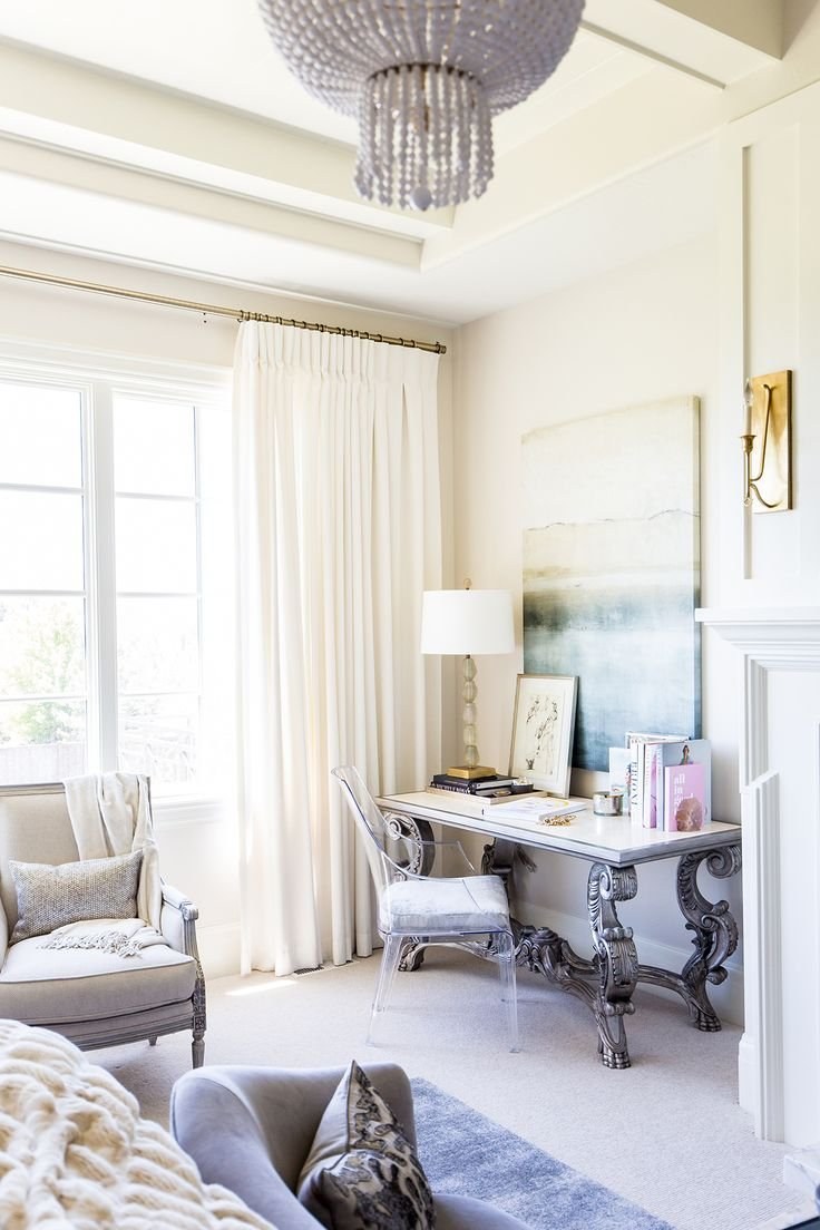 Цвет слоновой кости в интерьере гостиной