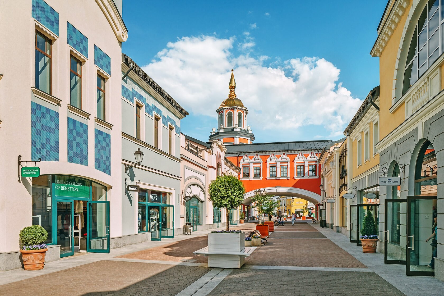 Аутлеты в москве адреса. Дисконт белая дача Outlet Village. Outlet Village в Котельники. Аутлет белая дача Котельники. Аутлет Вилладж белая дача Москва.