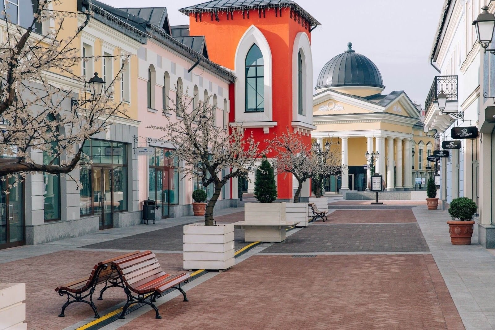 Аутлеты в москве адреса. Аутлет Вилладж Москва. Outlet Village белая дача. Аутлет Вилладж Котельники. Аутлет белая дача Котельники.