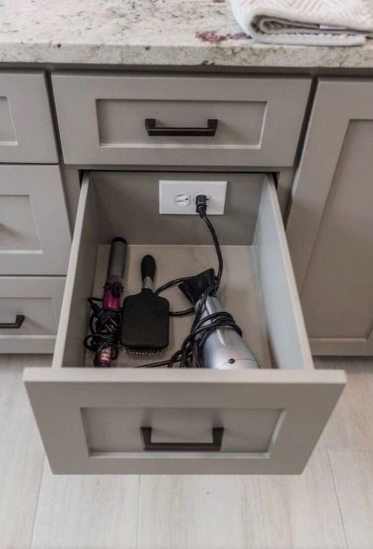 Розетка для фена в выдвижном ящике