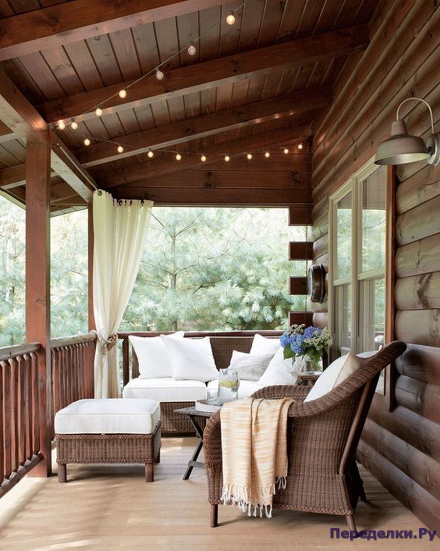 Красивая веранда на даче