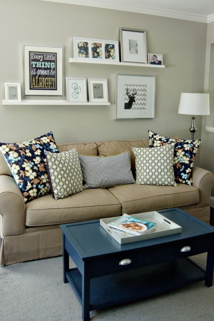 Полочки над диваном