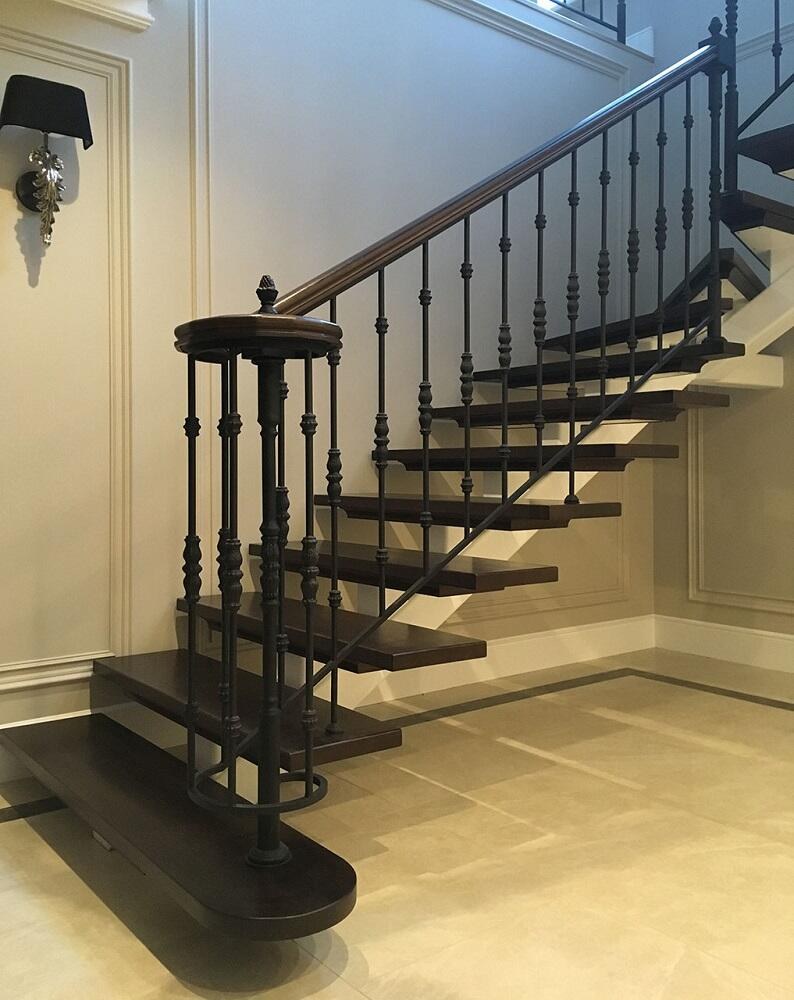 Лестница на металлокаркасе