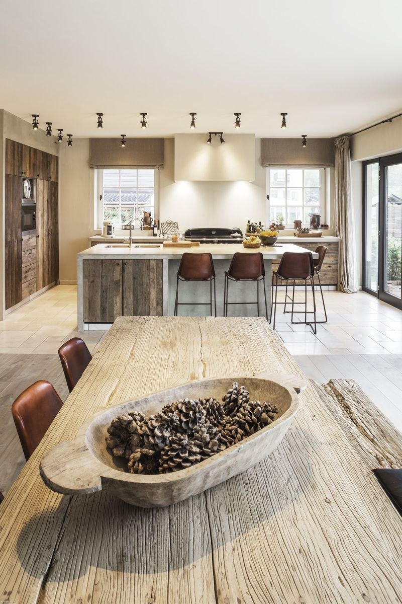 Современный интерьер с натуральными материалами