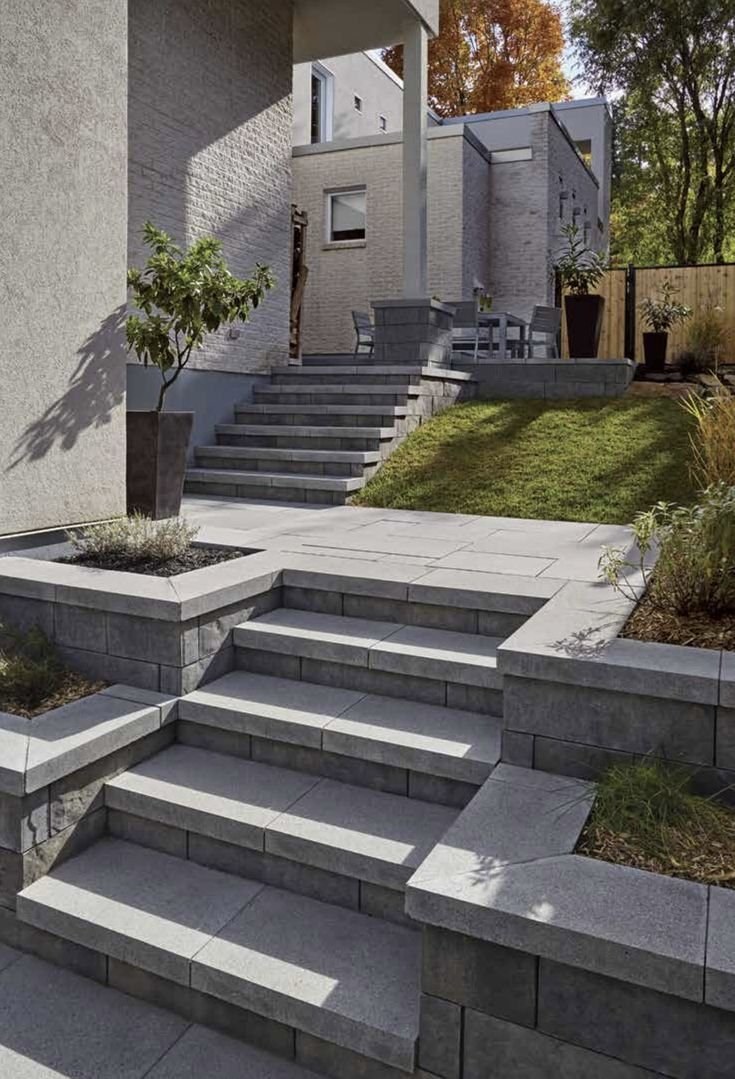 Наружный лестница из бетона