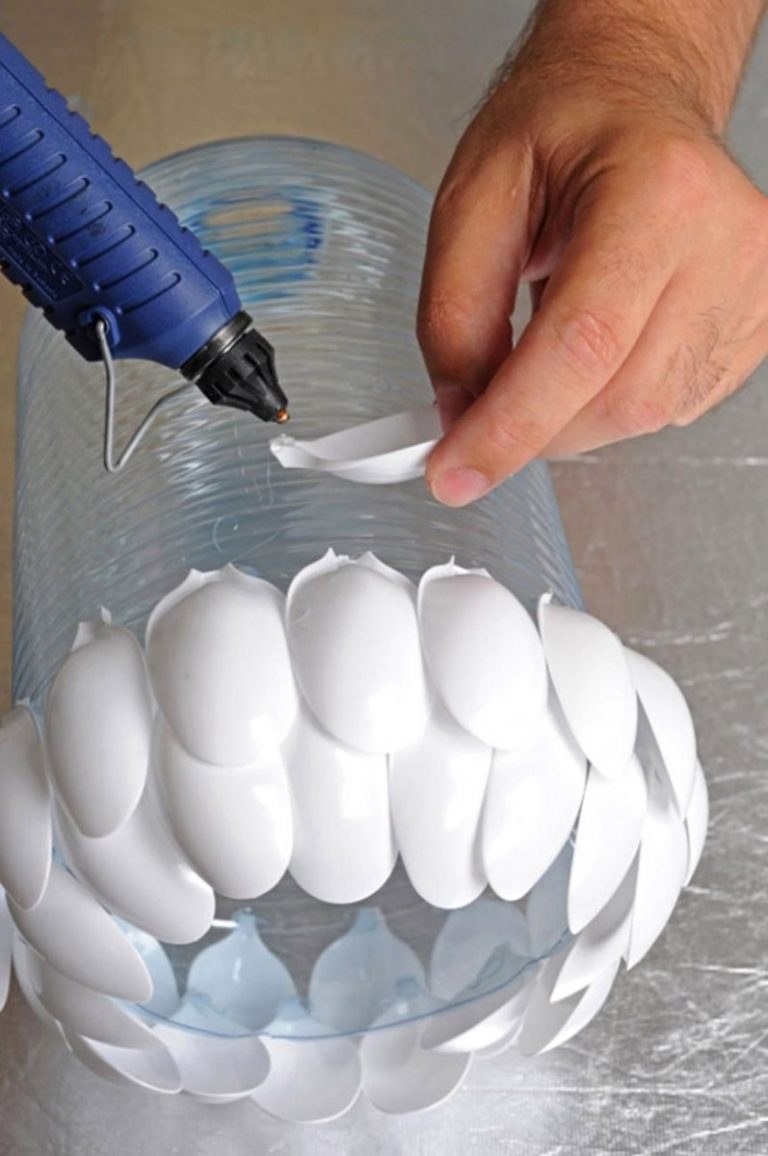 Украшения из пластиковых ложек