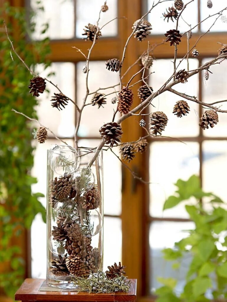 Декор из шишек для дома