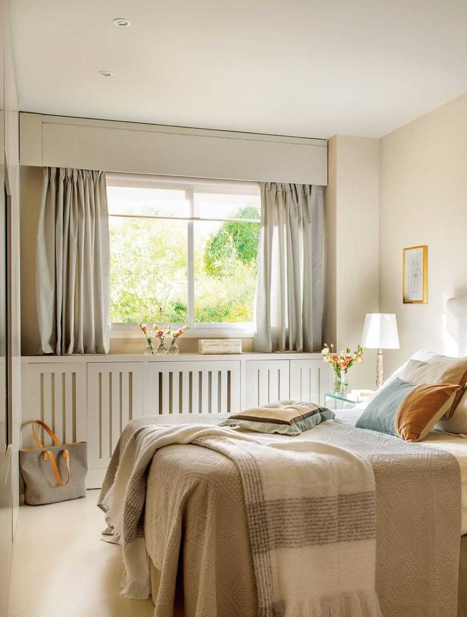 Интерьер окна в спальне