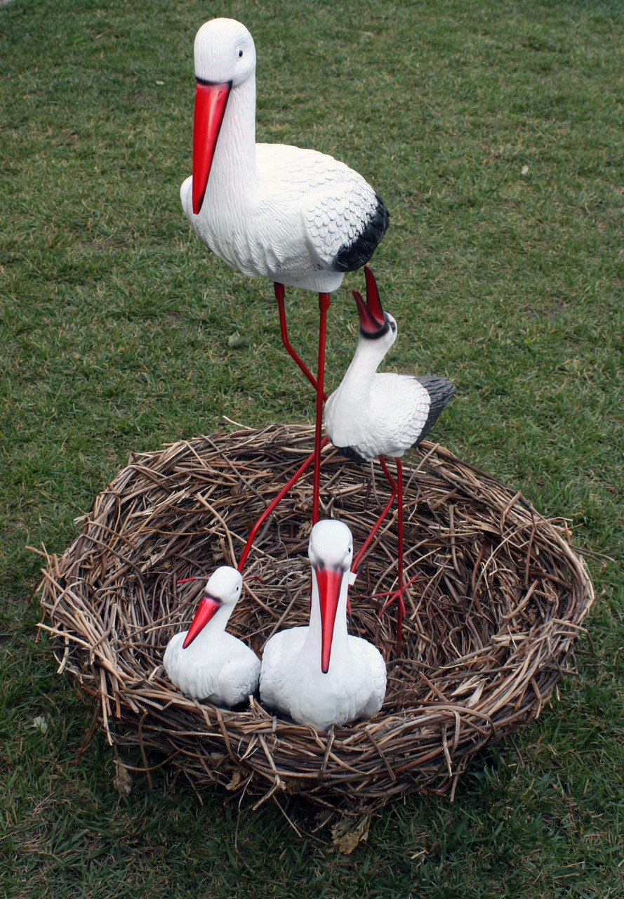 Декоративный Аист в гнезде для сада