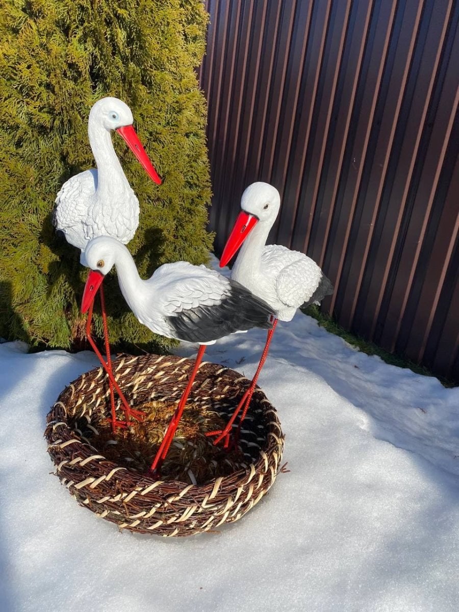 Аист в гнезде садовые фигуры
