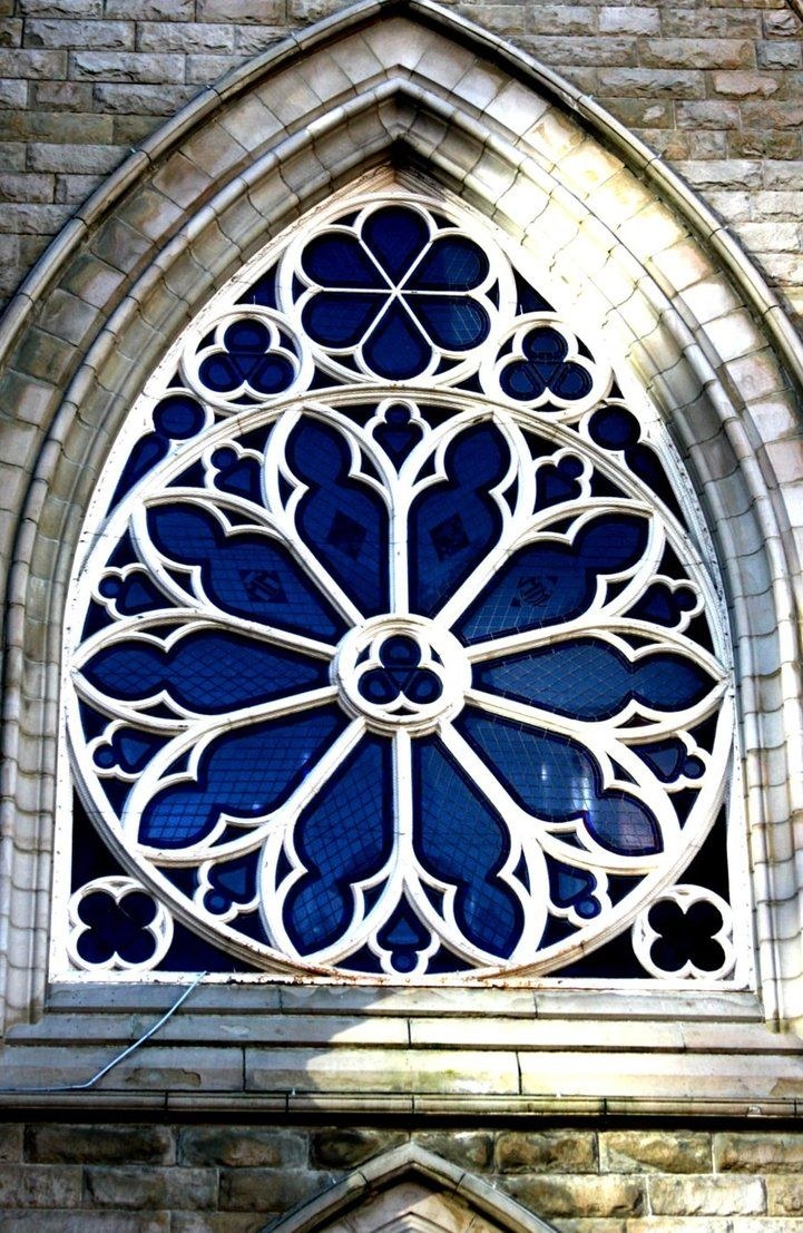 Романский собор окно роза