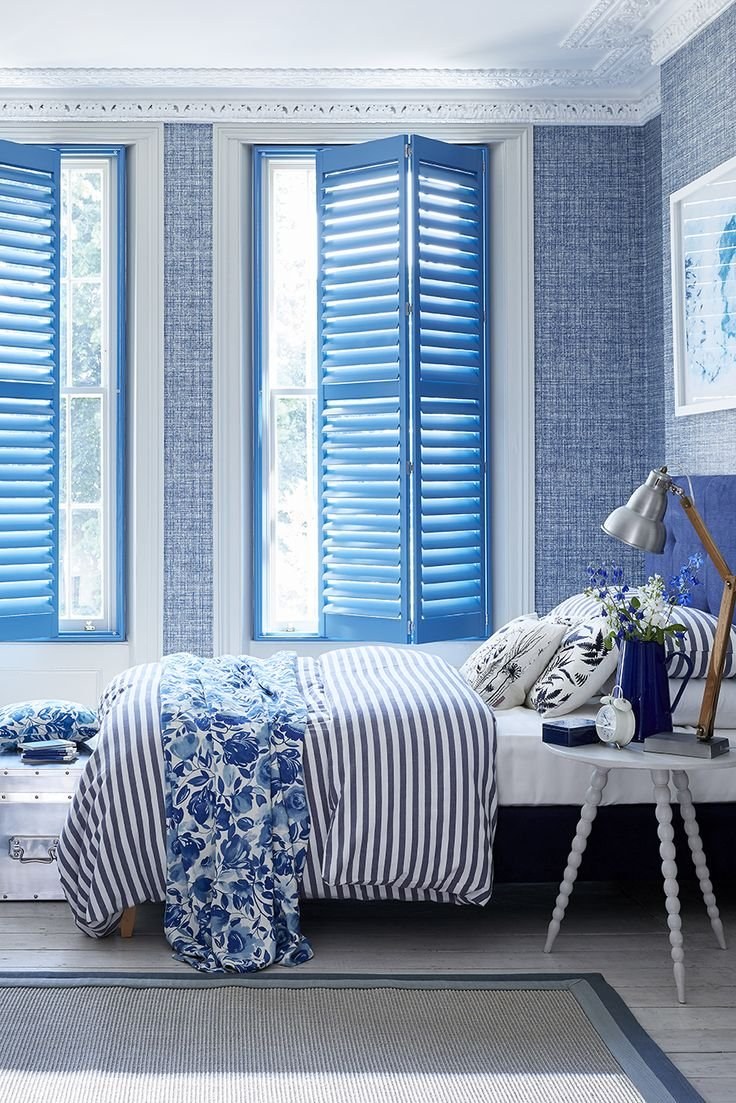 Ставни на окнах в спальне