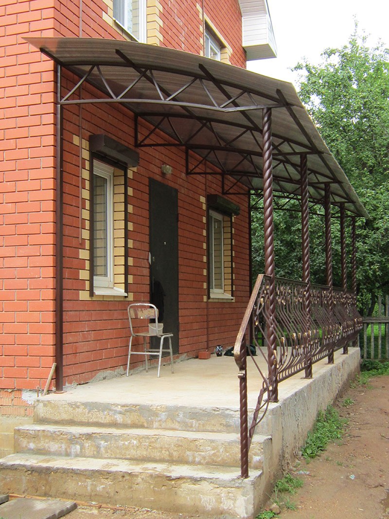 Козырек для крыльца