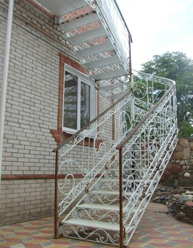 Лестница металлическая уличная