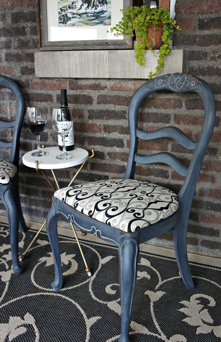 Крашеный стул