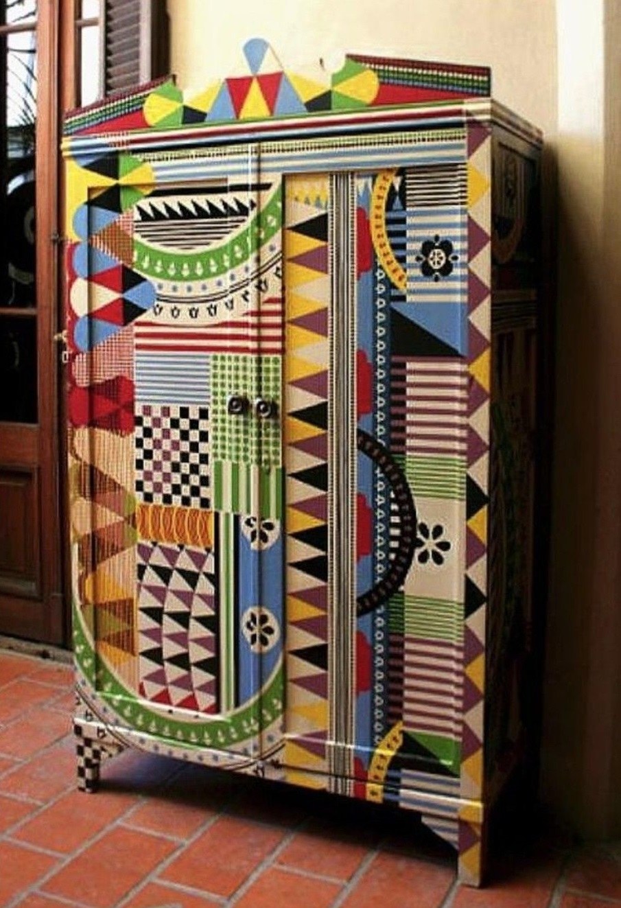 Шкаф в африканском стиле