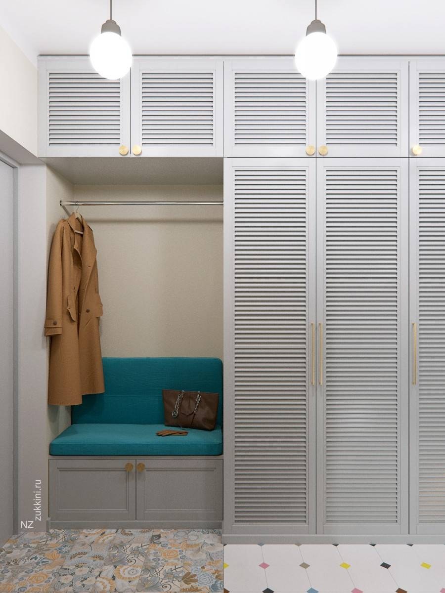 Прихожая с жалюзийными дверцами