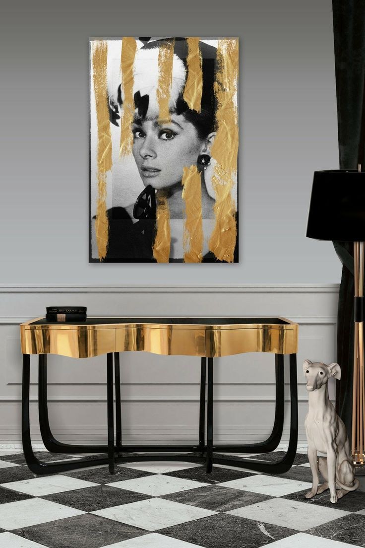 Консоль золото в интерьере