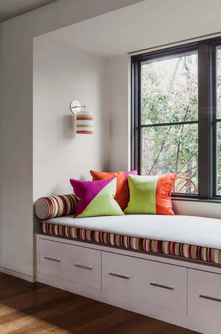 Подоконник кушетка