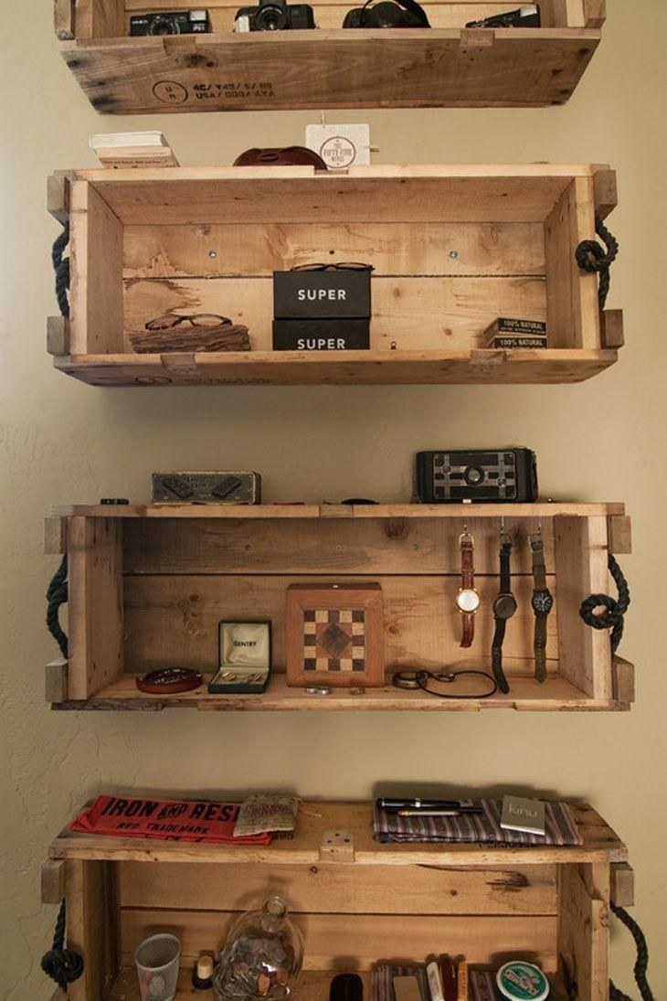 Стеллаж из деревянных ящиков